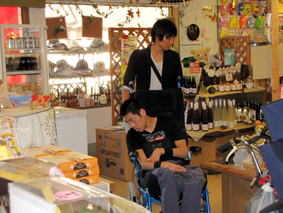 ���y�Y�𔃂��ɁE�E�E